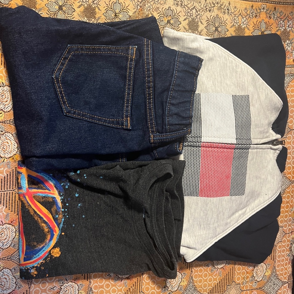 3pc Hilfiger zip up hoodie, old navy jeans and a shirt for boys size 7